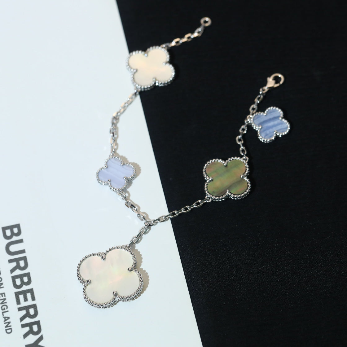Aura KLEE ARMBAND 5 MOTIVE MOP CHALCEDON SILBER
