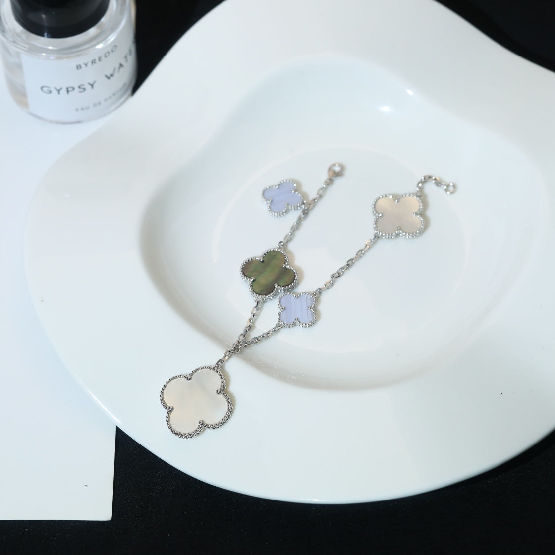 Aura KLEE ARMBAND 5 MOTIVE MOP CHALCEDON SILBER