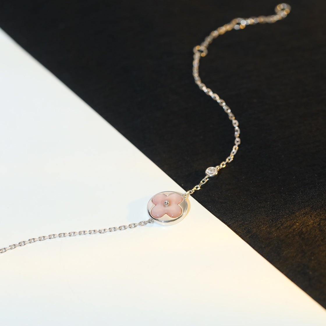 Aura SUN MOTIF PINK MOP SILVER BRACELET