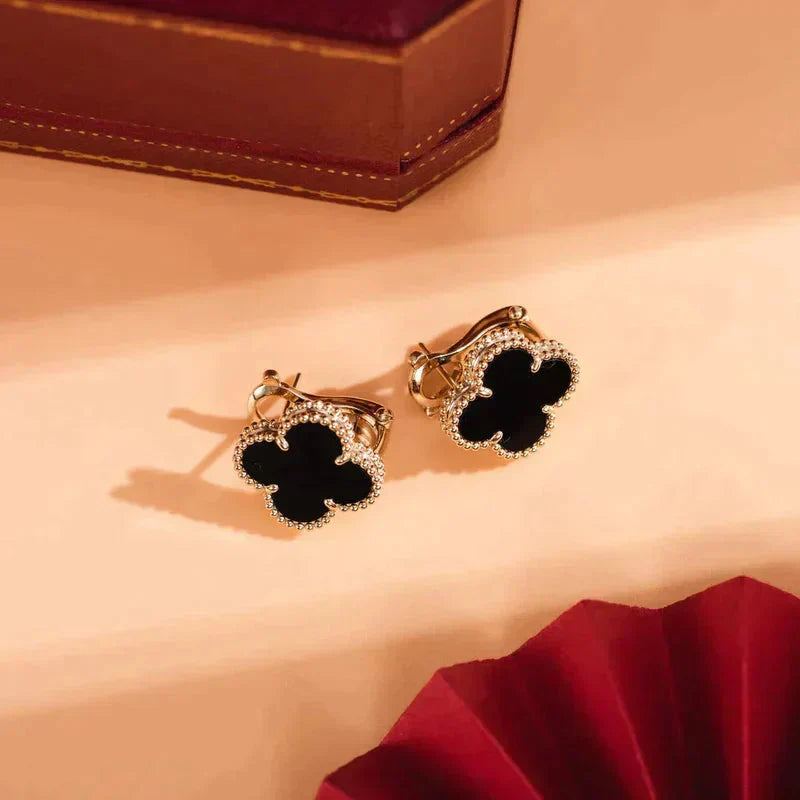 Aura CLOVER MEDIUM 1 MOTIFS  ONYX STUD EARRINGS