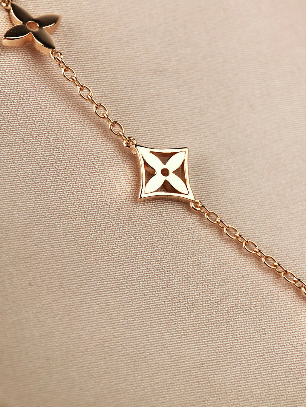 Aura STAR AND SUN 7 MOTIFS GOLD-ARMBAND