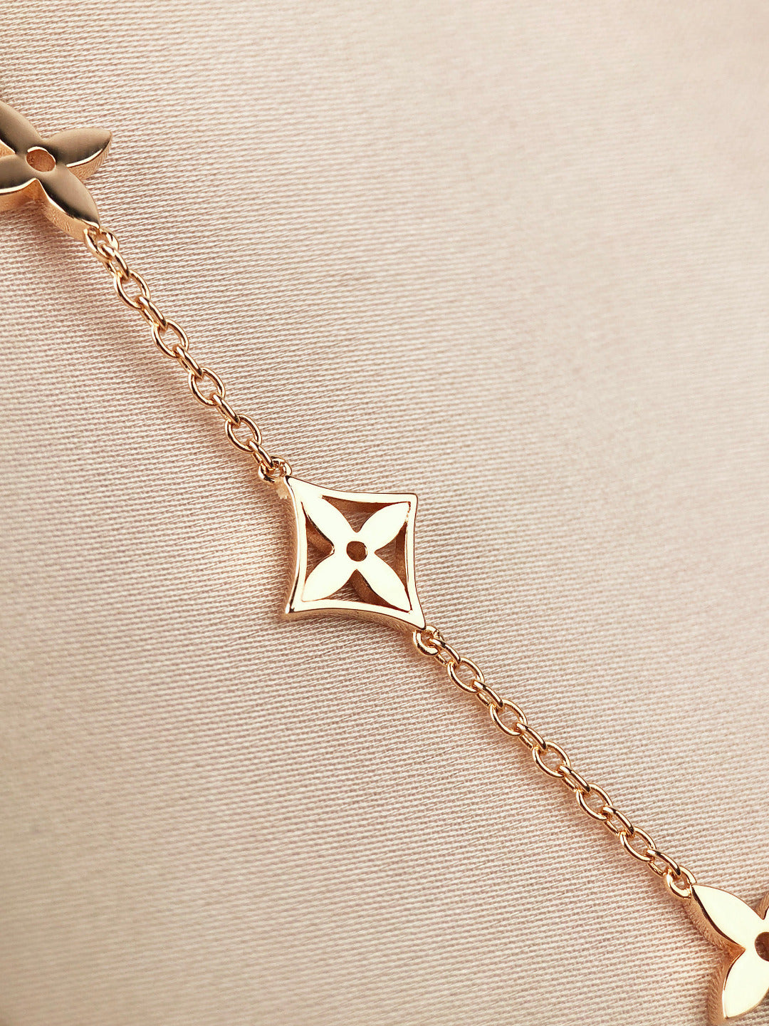 Aura STAR AND SUN 7 MOTIFS GOLD-ARMBAND