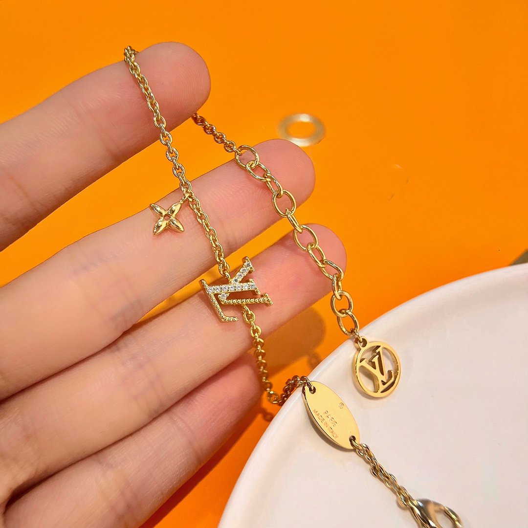 Aura LOGO STAR MOTIF GOLD BRACELET