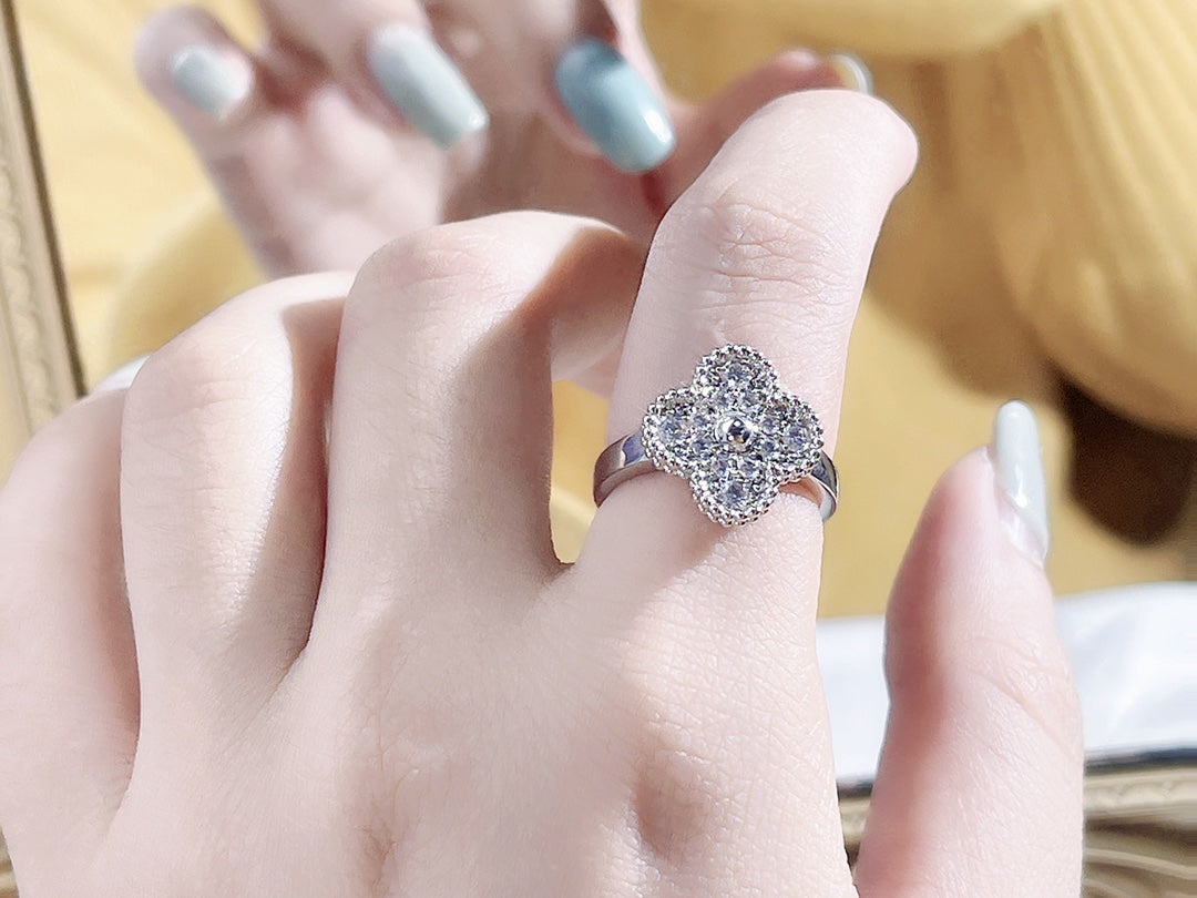 Aura CLOVER DIAMANTENRING