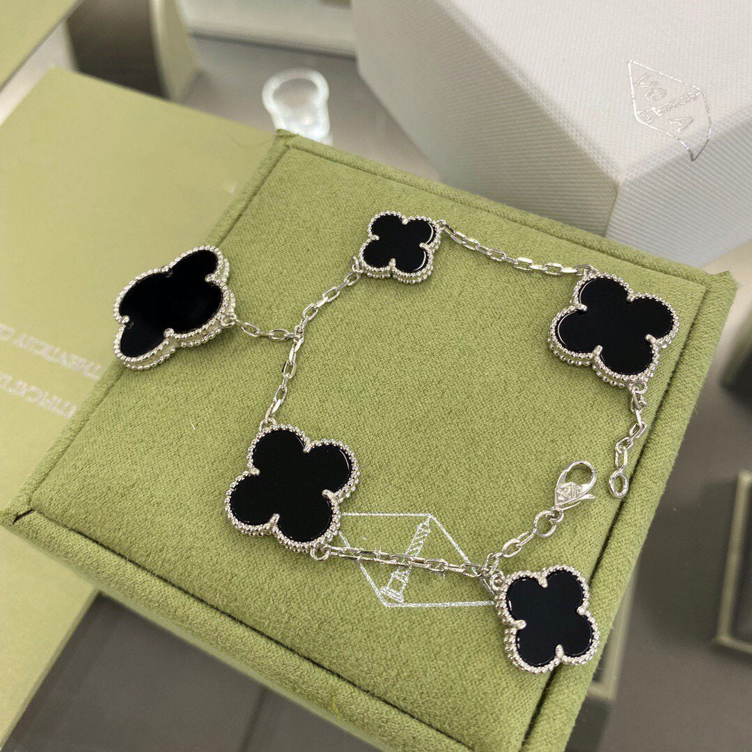 Aura CLOVER 5 MOTIVE SILBER ONYX ARMBAND