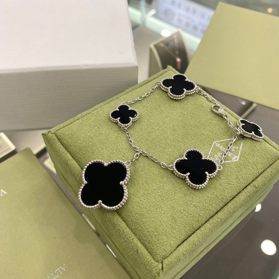 Aura CLOVER 5 MOTIVE SILBER ONYX ARMBAND