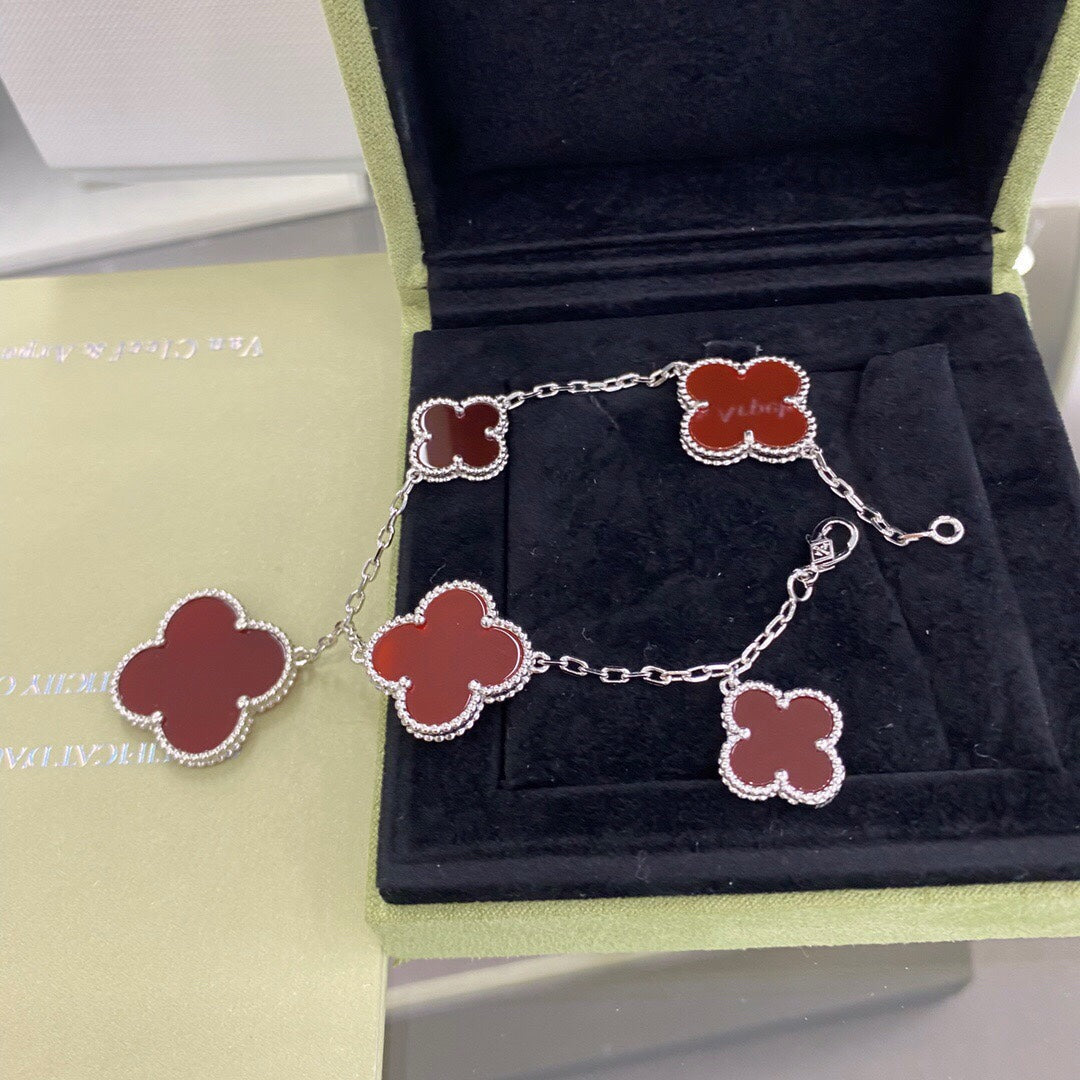Aura CLOVER 5 MOTIVE SILBER CARNELIAN ARMBAND