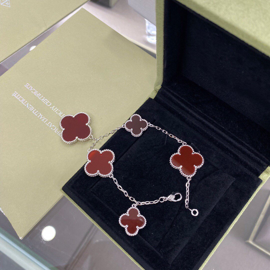 Aura CLOVER 5 MOTIVE SILBER CARNELIAN ARMBAND