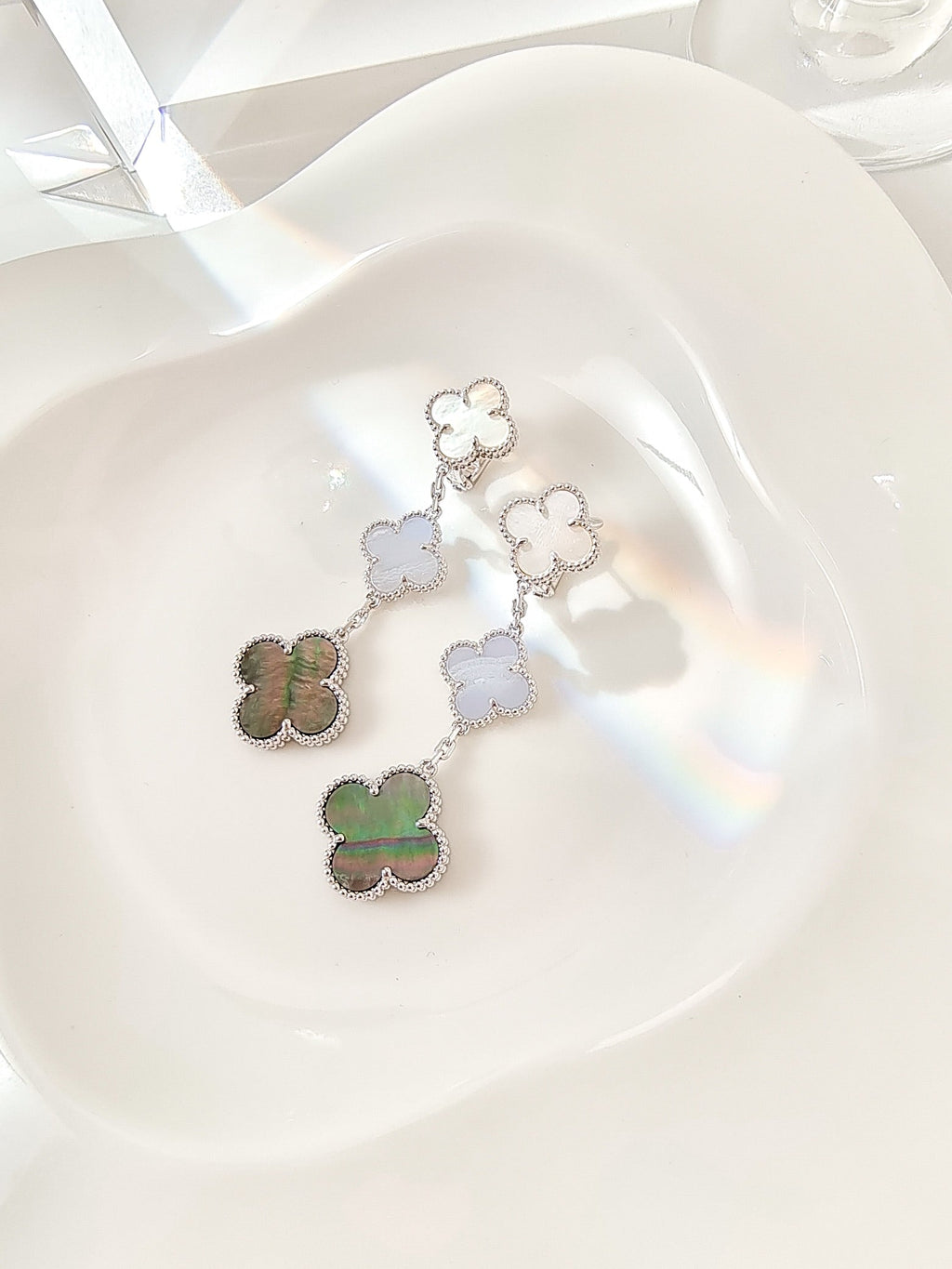 Aura CLOVER 3 MOTIFS CHALCEDONY DARK MOP SILVER EARRINGS