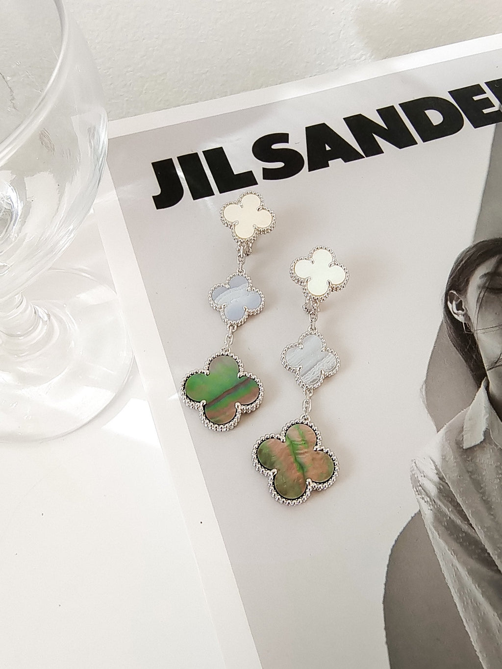 Aura CLOVER 3 MOTIFS CHALCEDONY DARK MOP SILVER EARRINGS