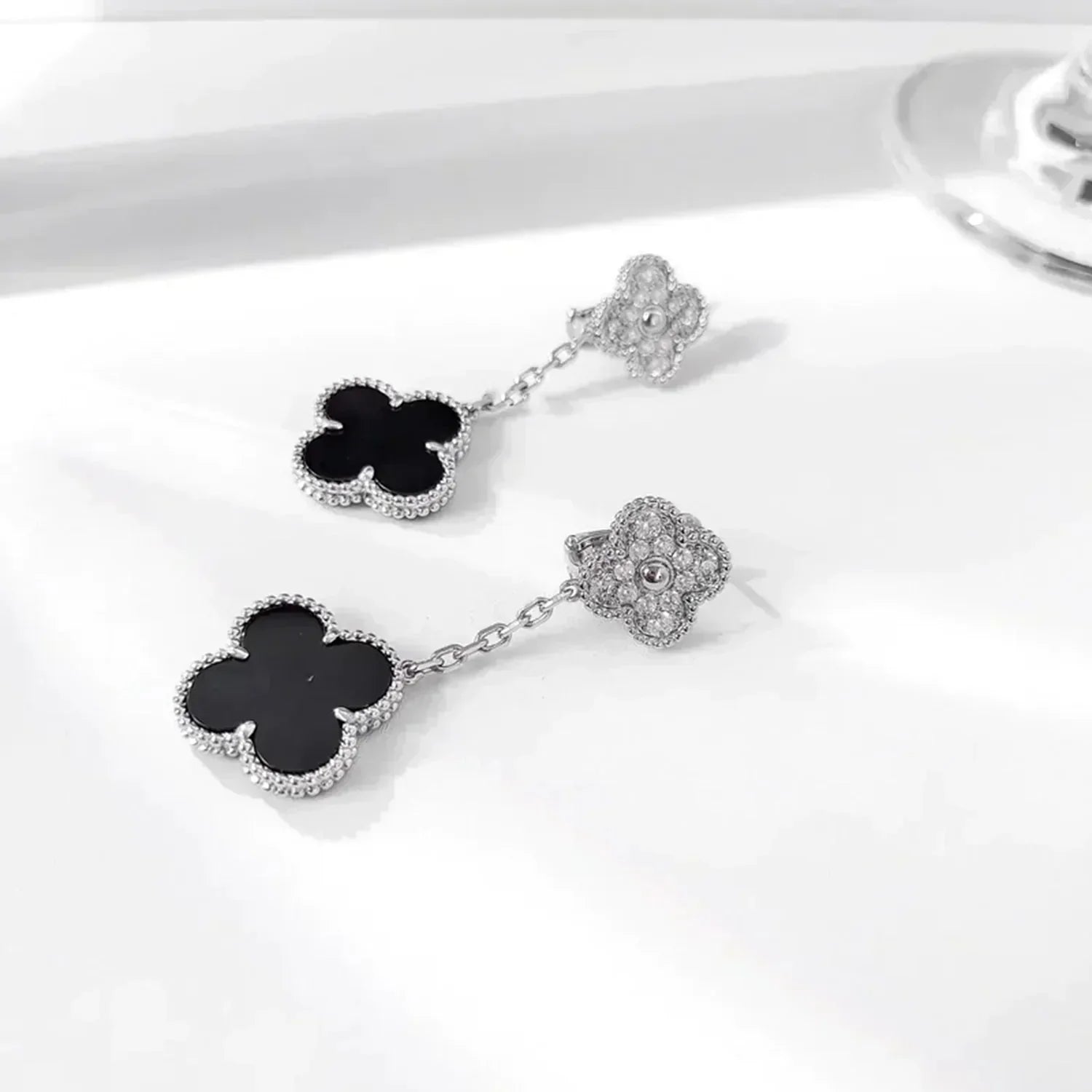 Aura CLOVER 2 MOTIFS  DIAMOND ONYX EARRINGS SILVER