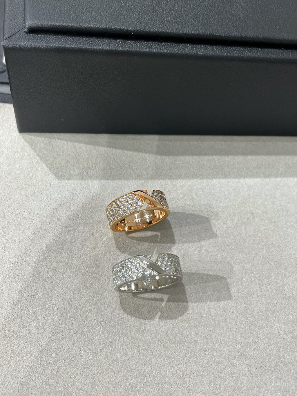Aura LIENS EVIDENCE  DIAMOND PAVED RING