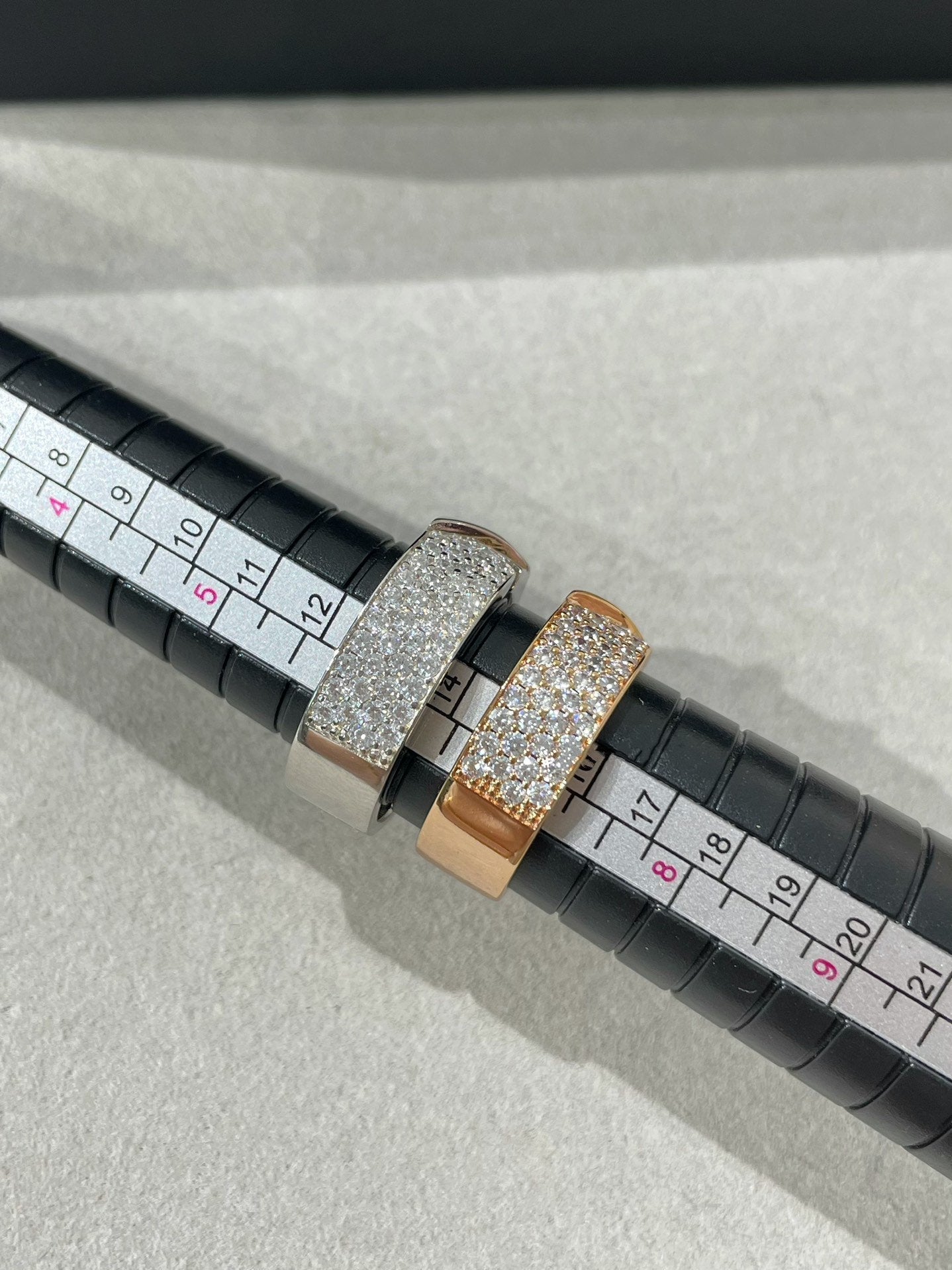 Aura LIENS EVIDENCE  DIAMOND PAVED RING