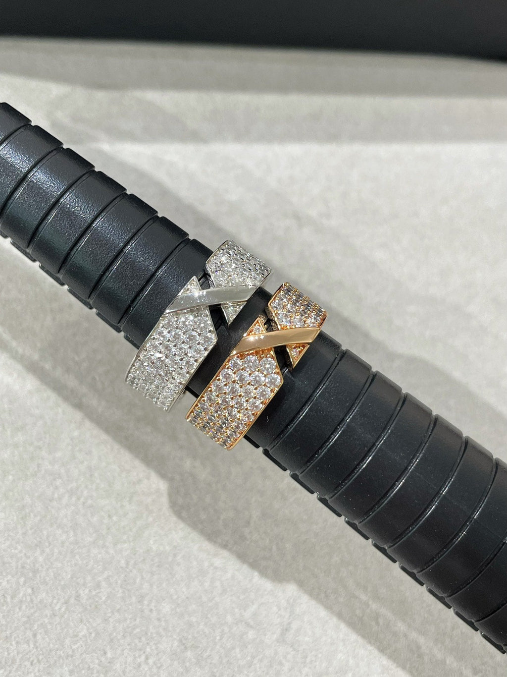 Aura LIENS EVIDENCE  DIAMOND PAVED RING