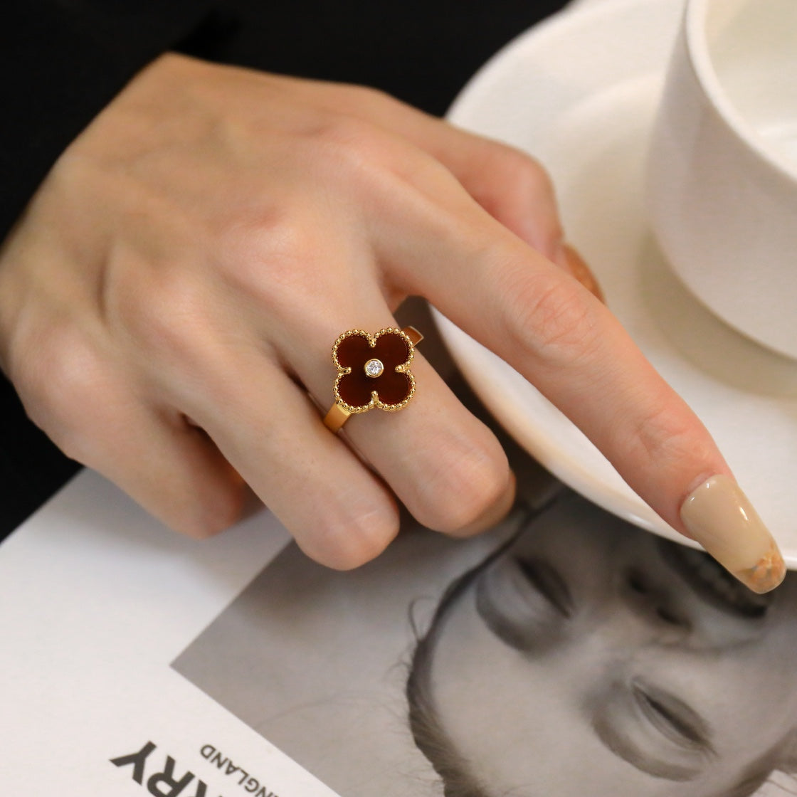 Aura CLOVER CARNELIAN RING ROSE GOLD DIAMOND