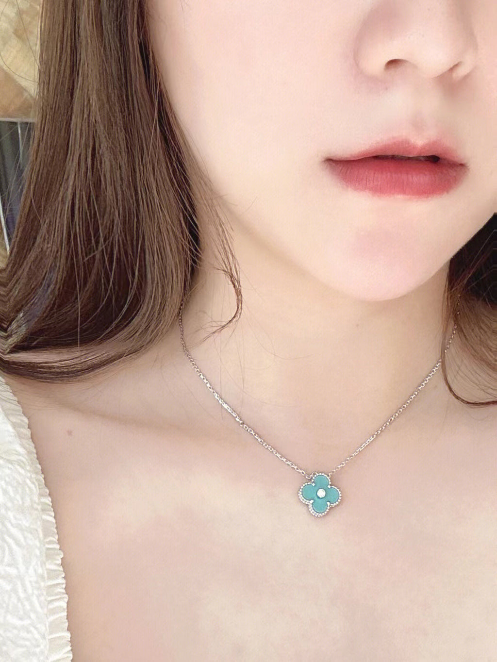 Aura CLOVER 1 DIAMOND LIGHT BLUE SILVER NECKLACE