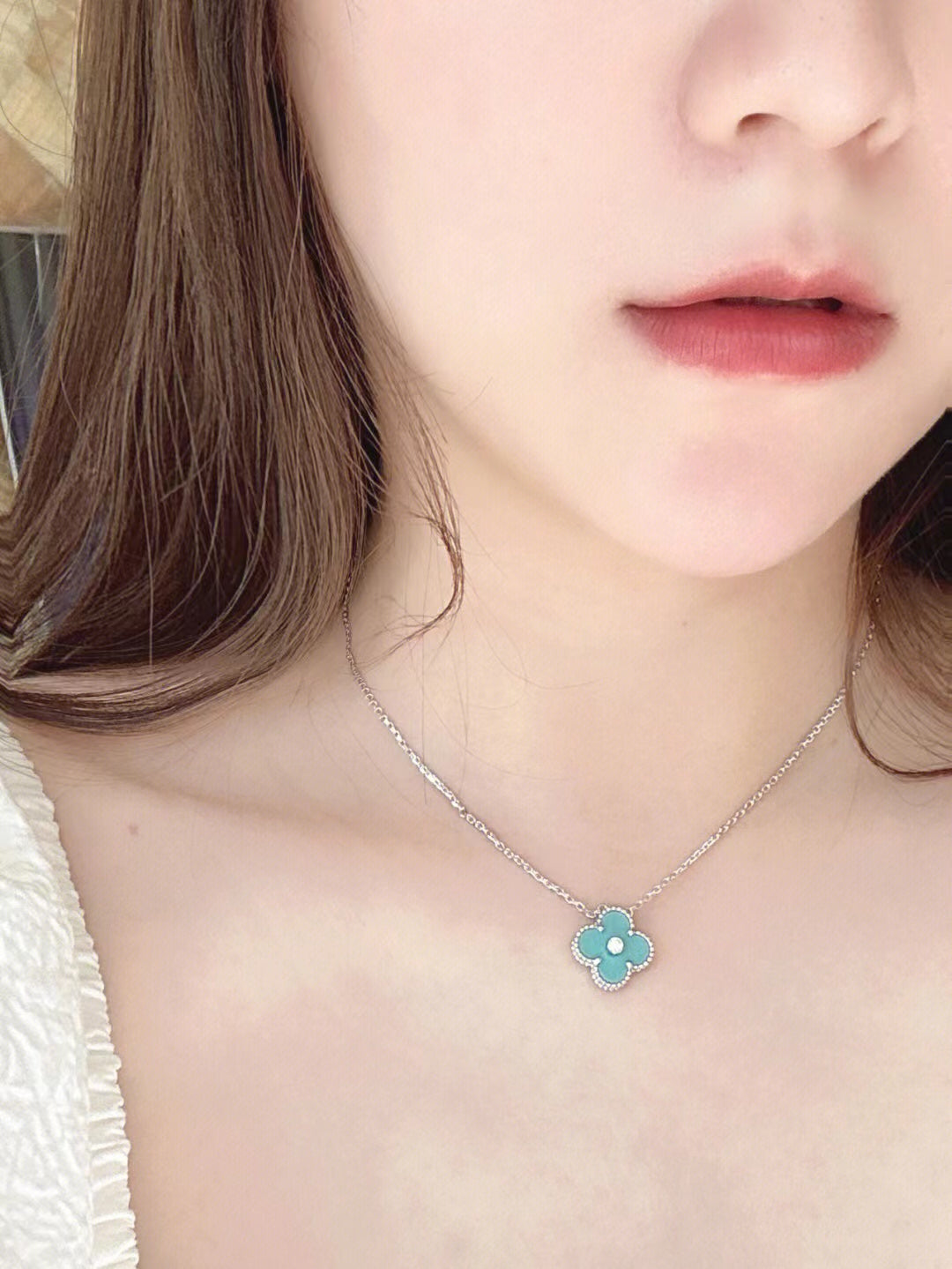 Aura CLOVER 1 DIAMOND LIGHT BLUE SILVER NECKLACE