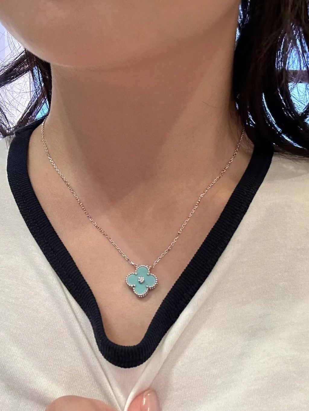 Aura CLOVER 1 DIAMOND LIGHT BLUE SILVER NECKLACE