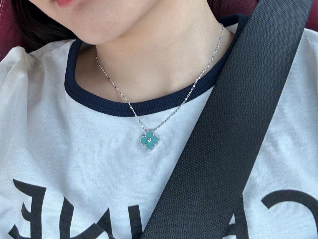 Aura CLOVER 1 DIAMOND LIGHT BLUE SILVER NECKLACE
