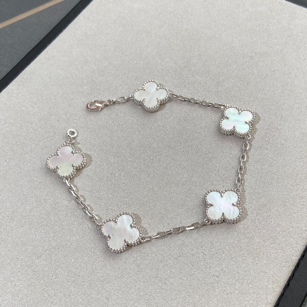 [Aura ]Neue CLOVER WHITE PEARL MOP 5 MOTIV ARMBAND-KOLLEKTION