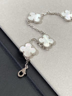 [Aura ]Neue CLOVER WHITE PEARL MOP 5 MOTIV ARMBAND-KOLLEKTION