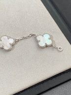 [Aura ]Neue CLOVER WHITE PEARL MOP 5 MOTIV ARMBAND-KOLLEKTION