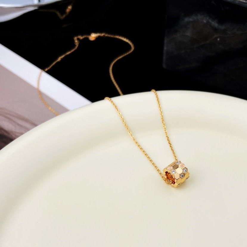 Aura BEE MINI PEDANT DIAMOND NECKLACE