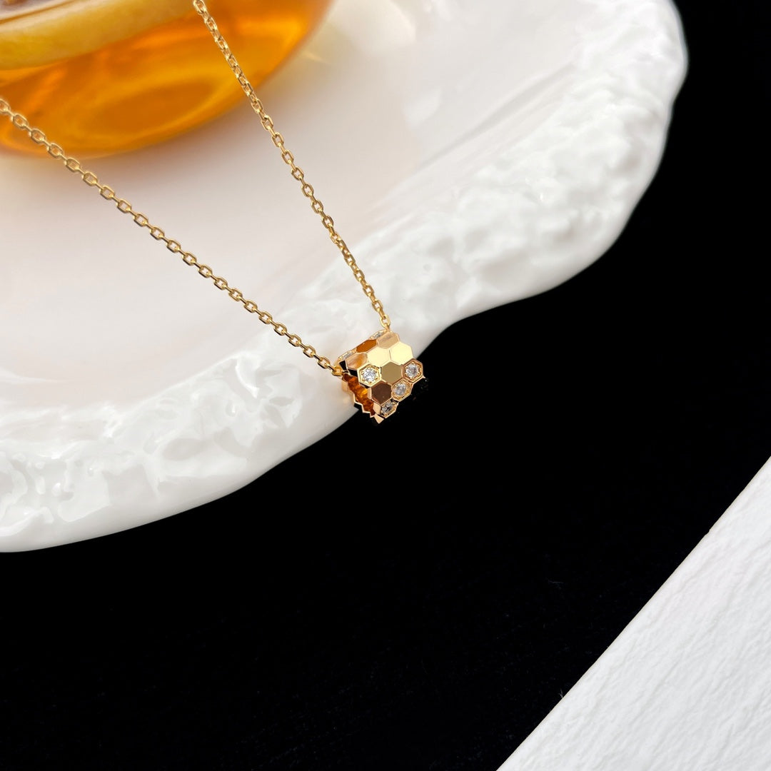 Aura BEE MINI PEDANT DIAMOND NECKLACE