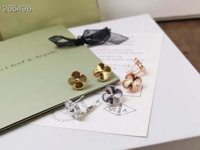 Aura CLOVER MEDIUM STUD EARRINGS