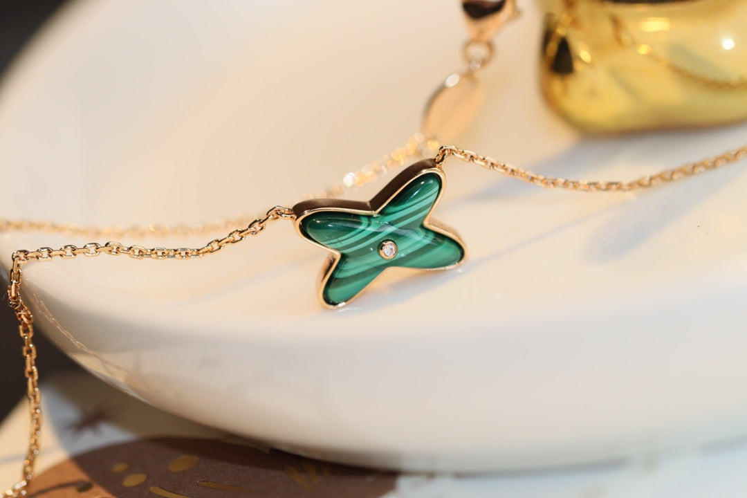 Aura JEUX MALACHITE 1 DIAMOND PINK GOLD NECKLACE