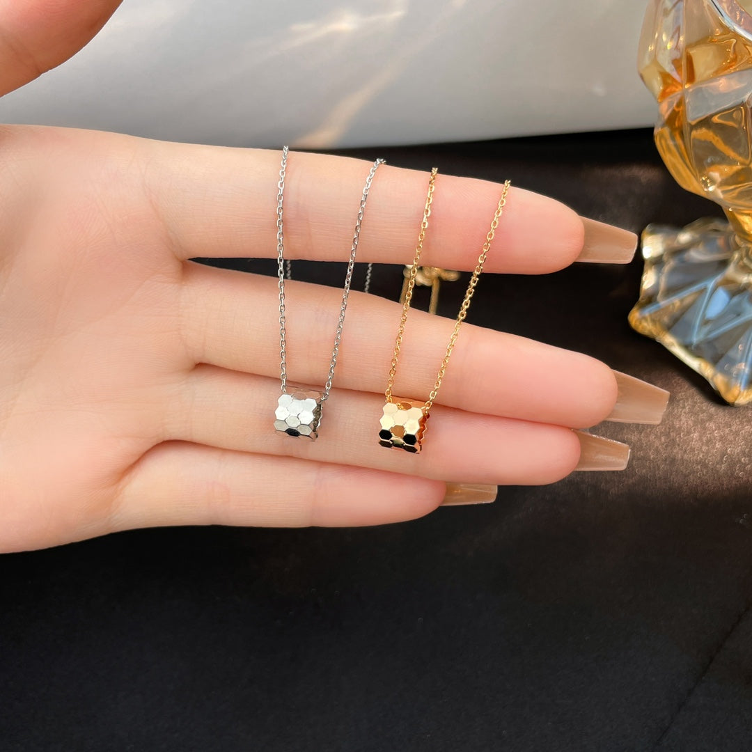Aura BEE MINI NECKLACE