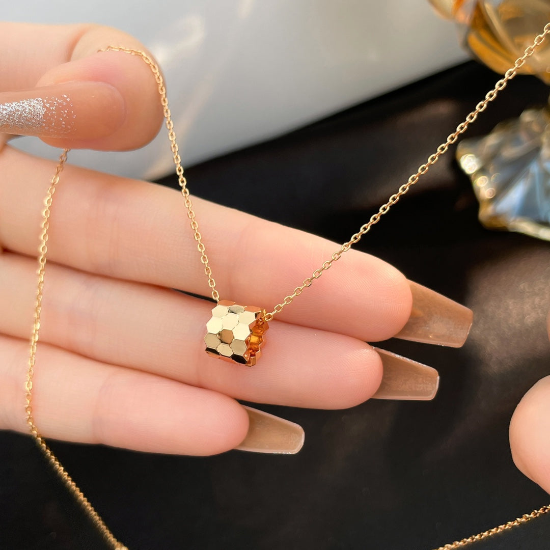 Aura BEE MINI NECKLACE