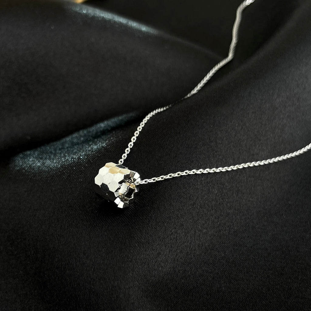 Aura BEE MINI NECKLACE