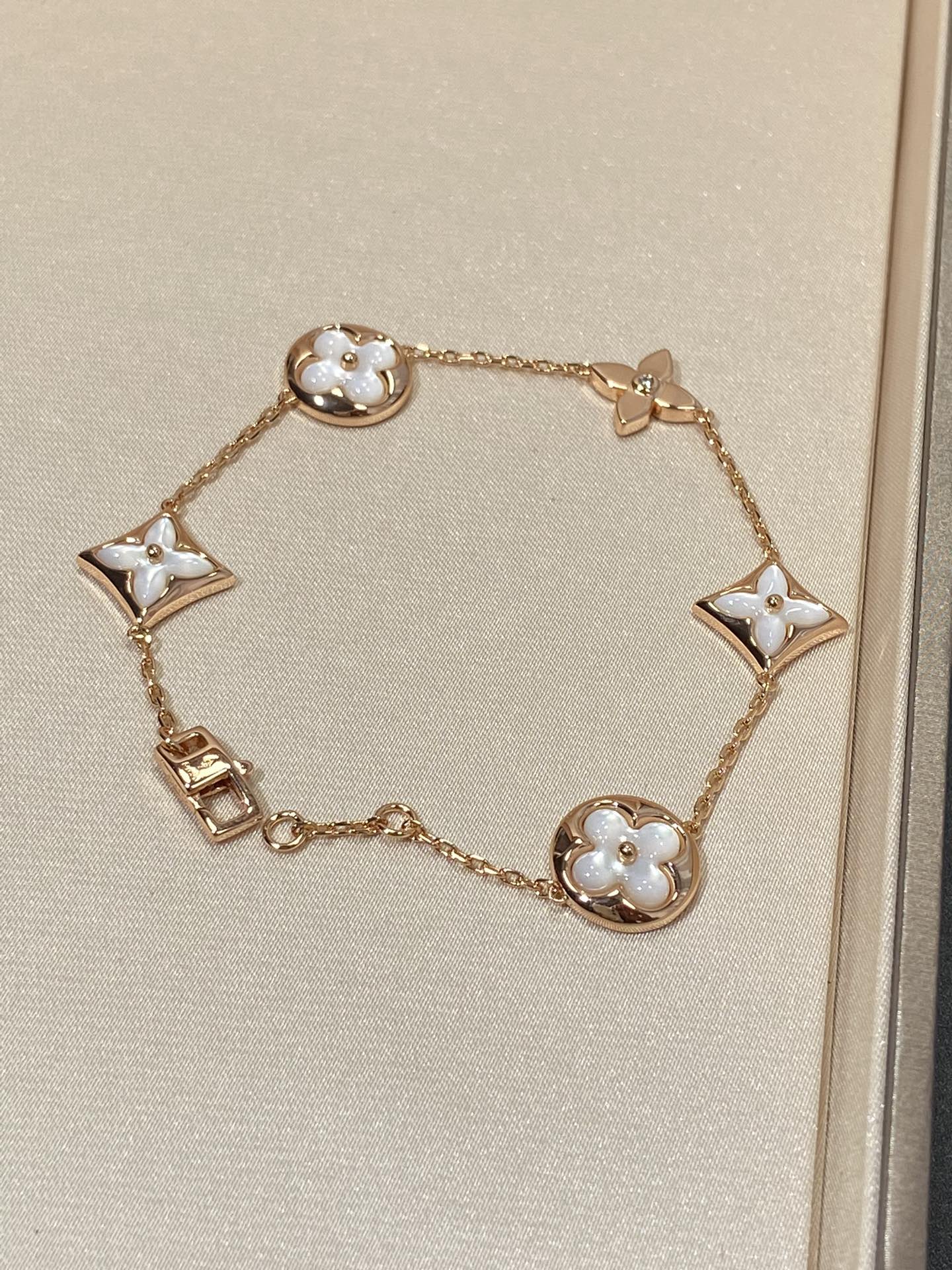 Aura STAR AND SUN 5 MOTIF MOP PINK GOLD BRACELET