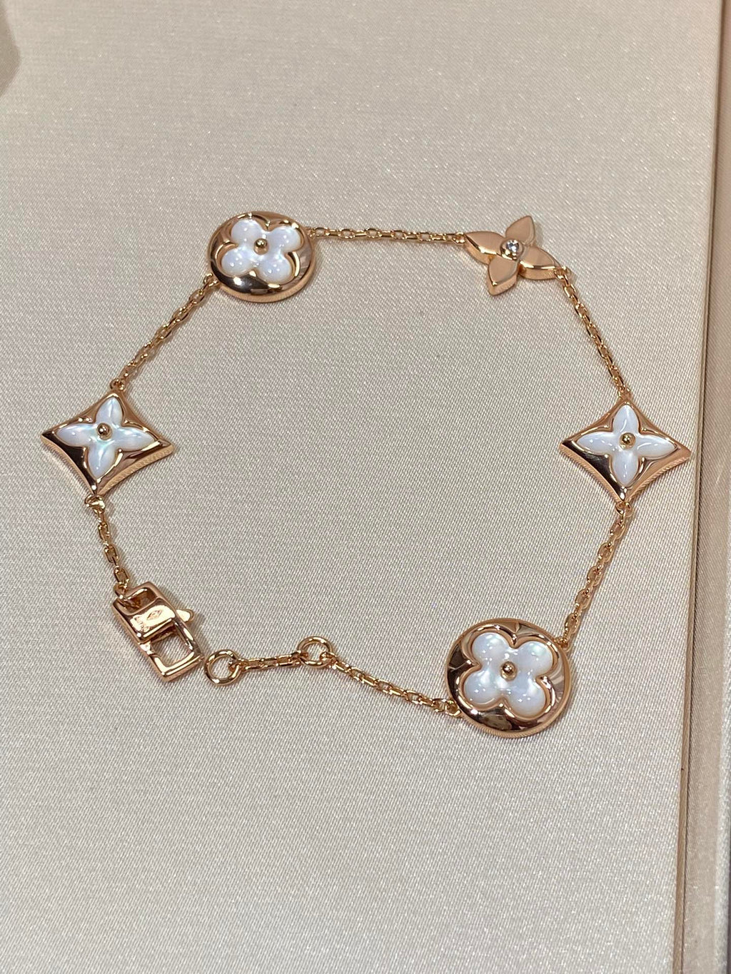 Aura STAR AND SUN 5 MOTIF MOP PINK GOLD BRACELET