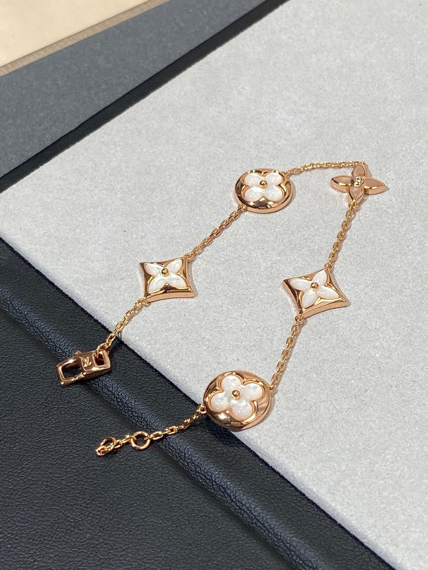 Aura STAR AND SUN 5 MOTIF MOP PINK GOLD BRACELET