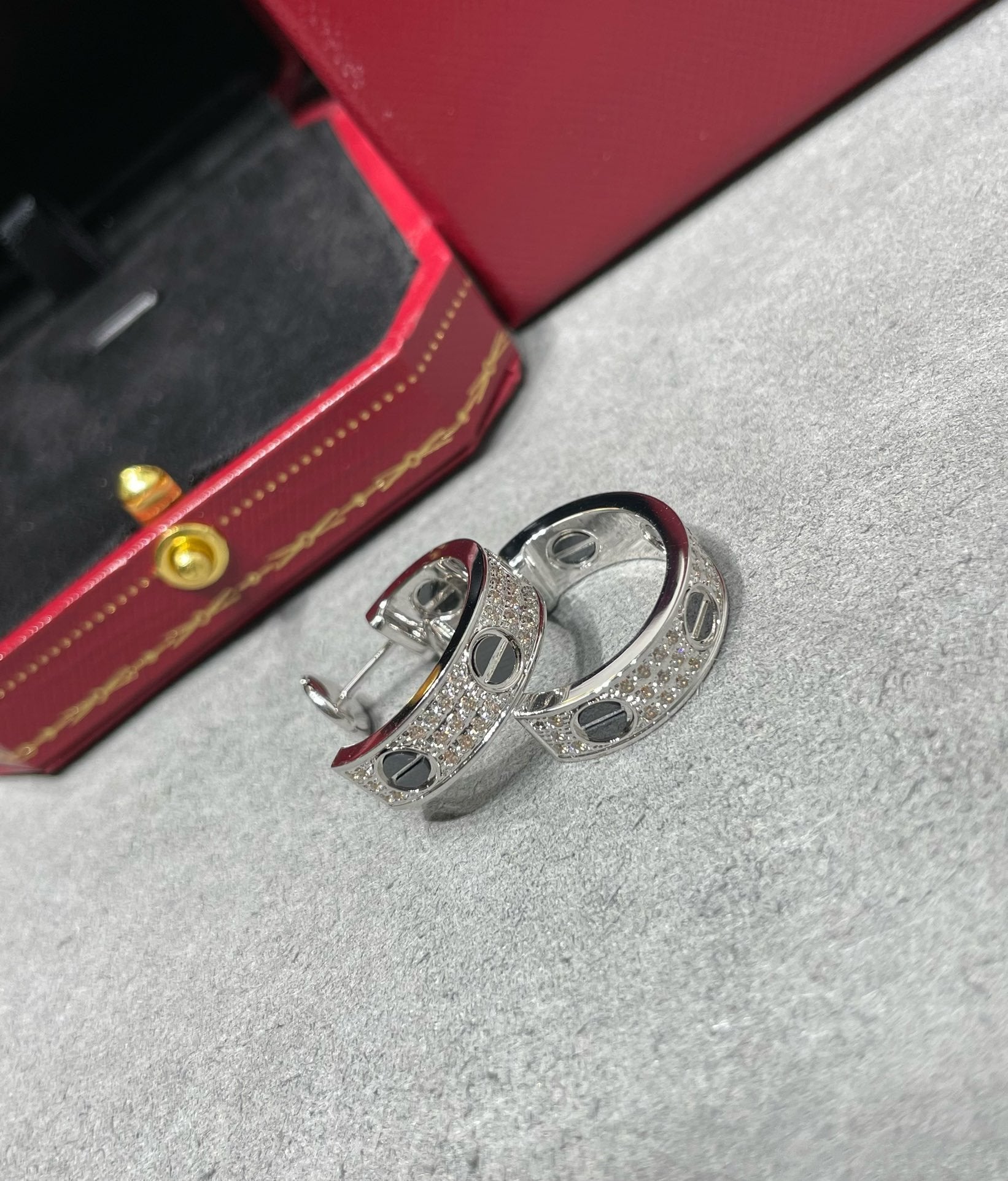 Aura LOVE KERAMIK SILBEROHRRINGE MIT DIAMANTEN