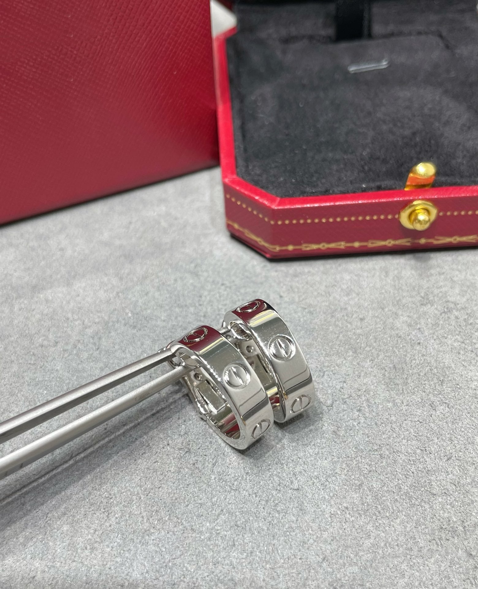 Aura LOVE 5.5MM EARRINGS