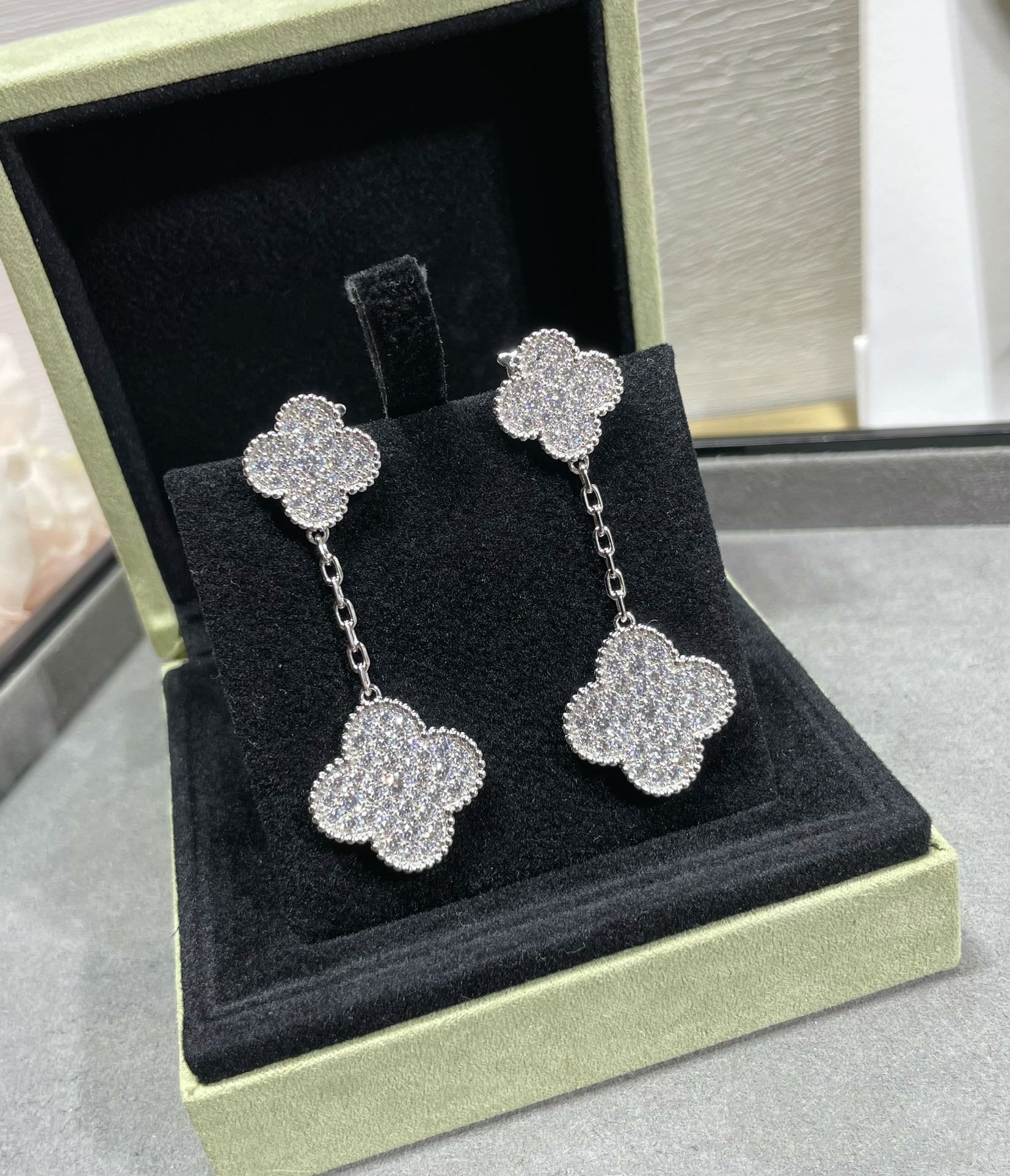 Aura CLOVER 2 MOTIFS DIAMOND PAVED SILVER EARRINGS