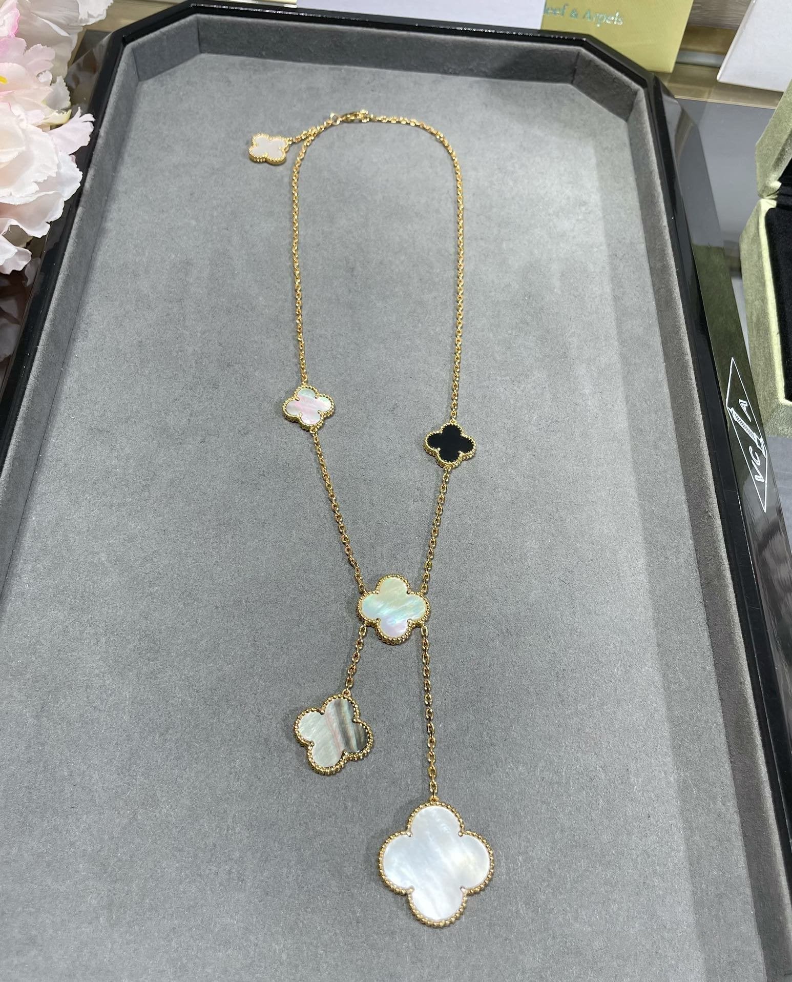 Aura CLOVER 6 MOTIV MOP ONYX GOLD HALSKETTE