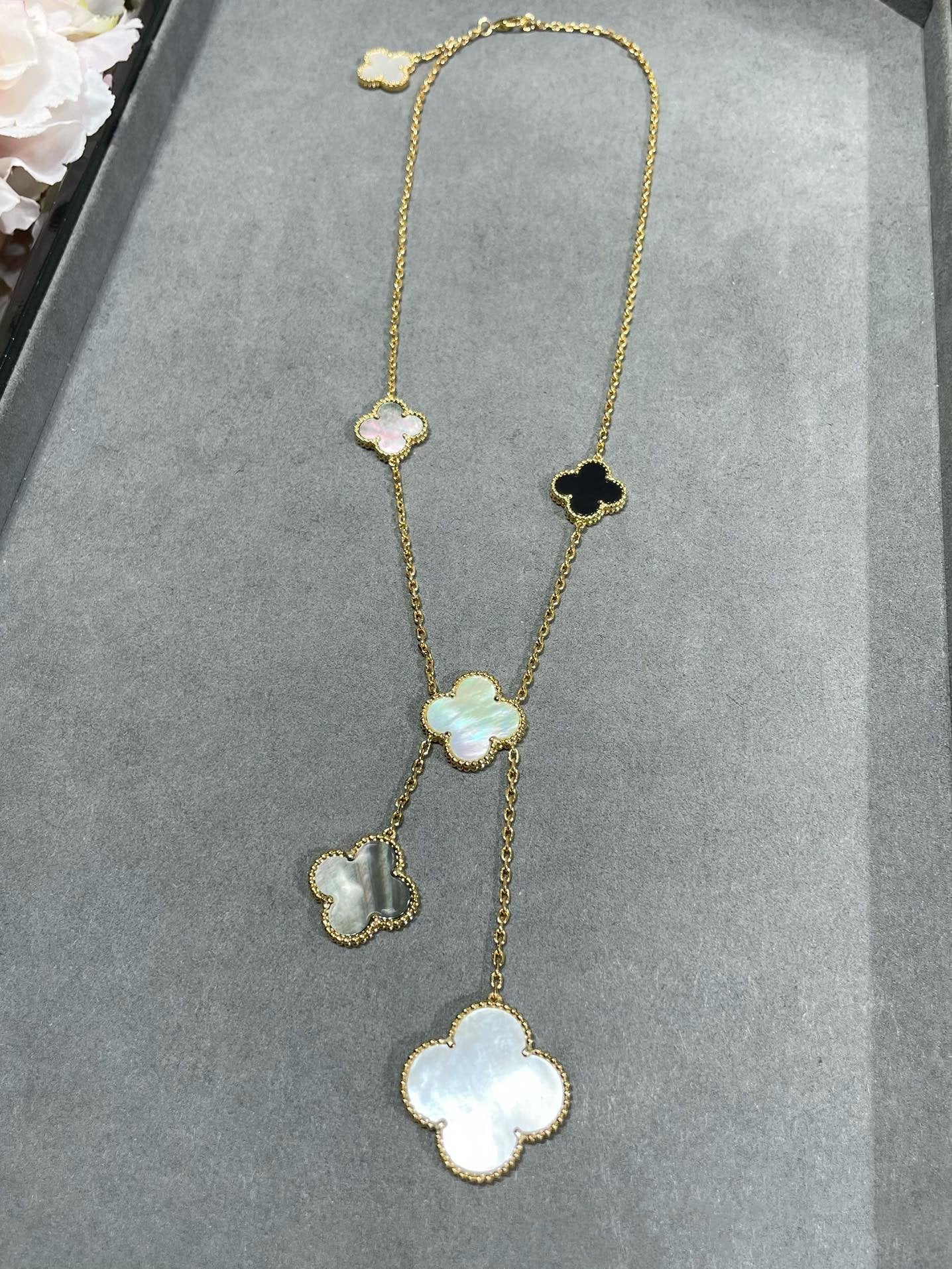 Aura CLOVER 6 MOTIV MOP ONYX GOLD HALSKETTE