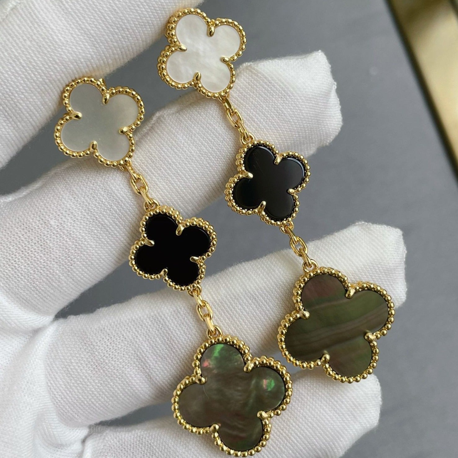 Aura CLOVER 3 MOTIF MOP ONYX DARK MOP PINK GOLD EARRINGS