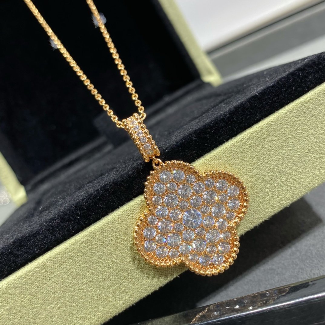 Aura CLOVER 25MM GROSSER ANHÄNGER DIAMANT-PAVÉ LANGE HALSKETTE