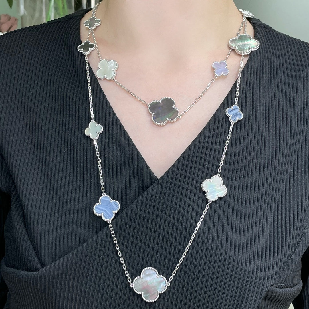 Aura CLOVER 16 MOTIF CHALCEDONY MOP SILBER HALSKETTE