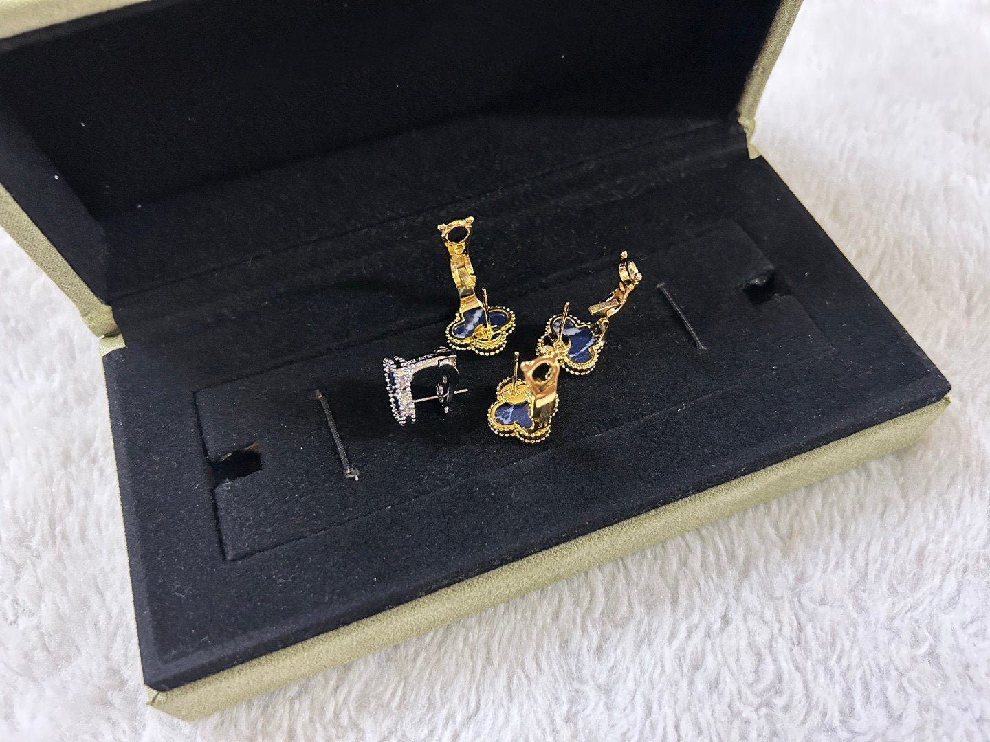 Aura CLOVER PIETERSITE MEDIUM STUD EARRINGS