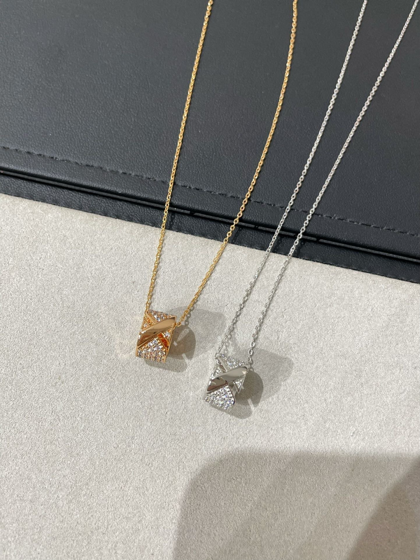 Aura LIENS EVIDENCE DIAMOND PAVED NECKLACE