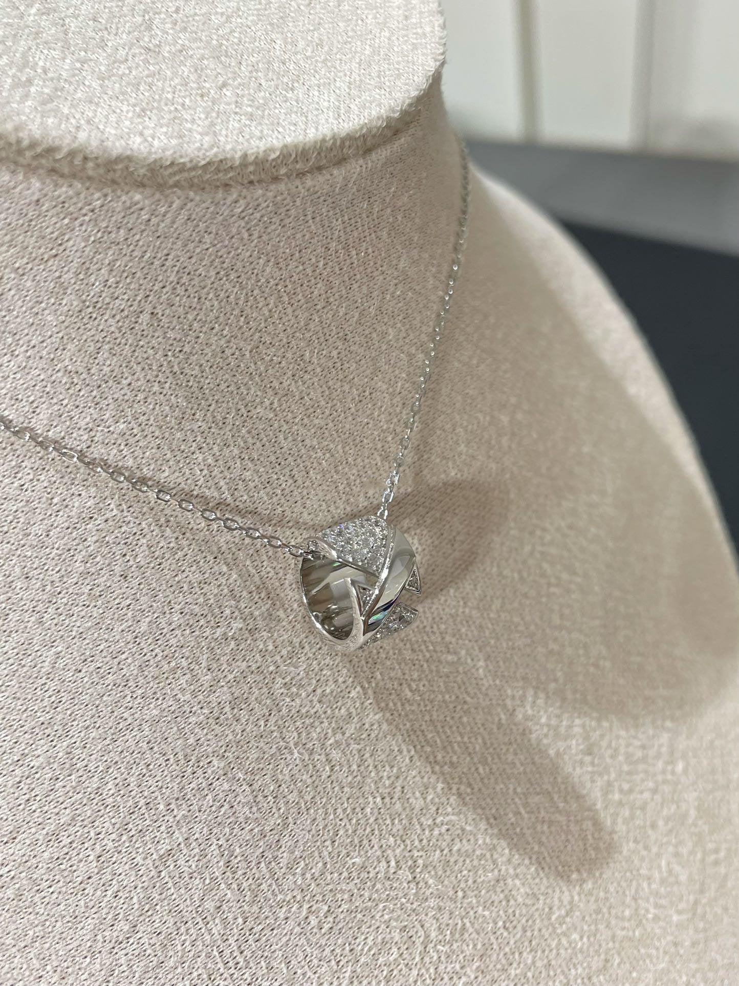 Aura LIENS EVIDENCE DIAMOND PAVED NECKLACE