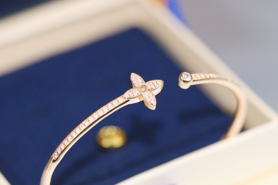 Aura IDYLLE PINK GOLD OPEN BRACELET DIAMOND PAVED