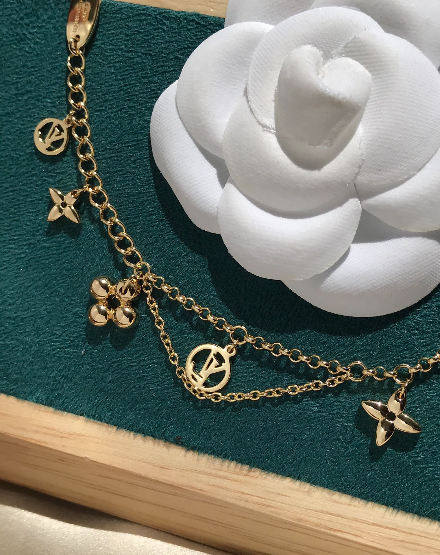 Aura BLOOMING PINK GOLD MOP ARMBAND