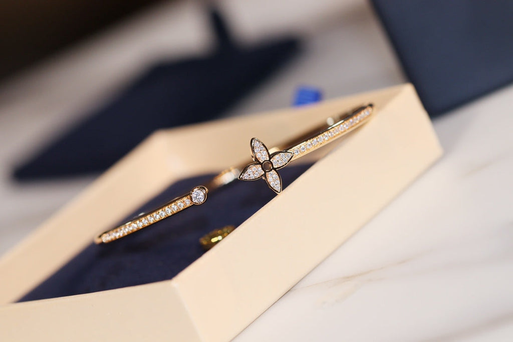 Aura IDYLLE GOLD OPEN BRACELET DIAMOND PAVED